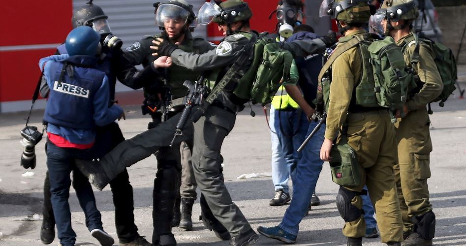 Israeli occupation forces targets Palestinian journalists south of Nablus 