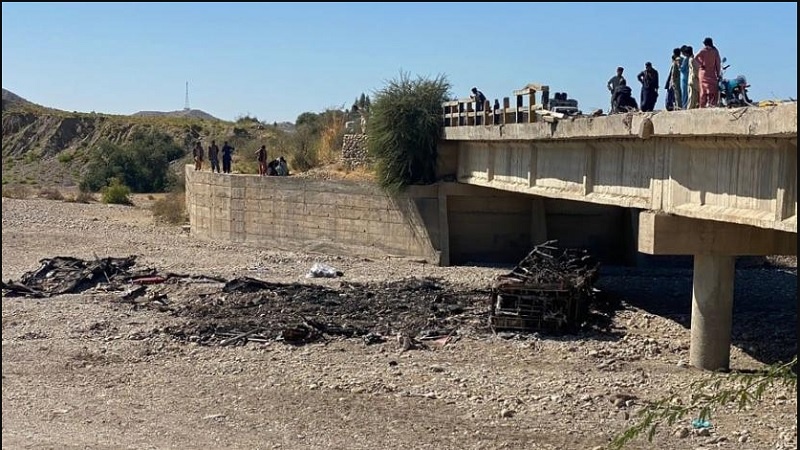 Pakistan'da otobüs kazasında 44 kişi öldü