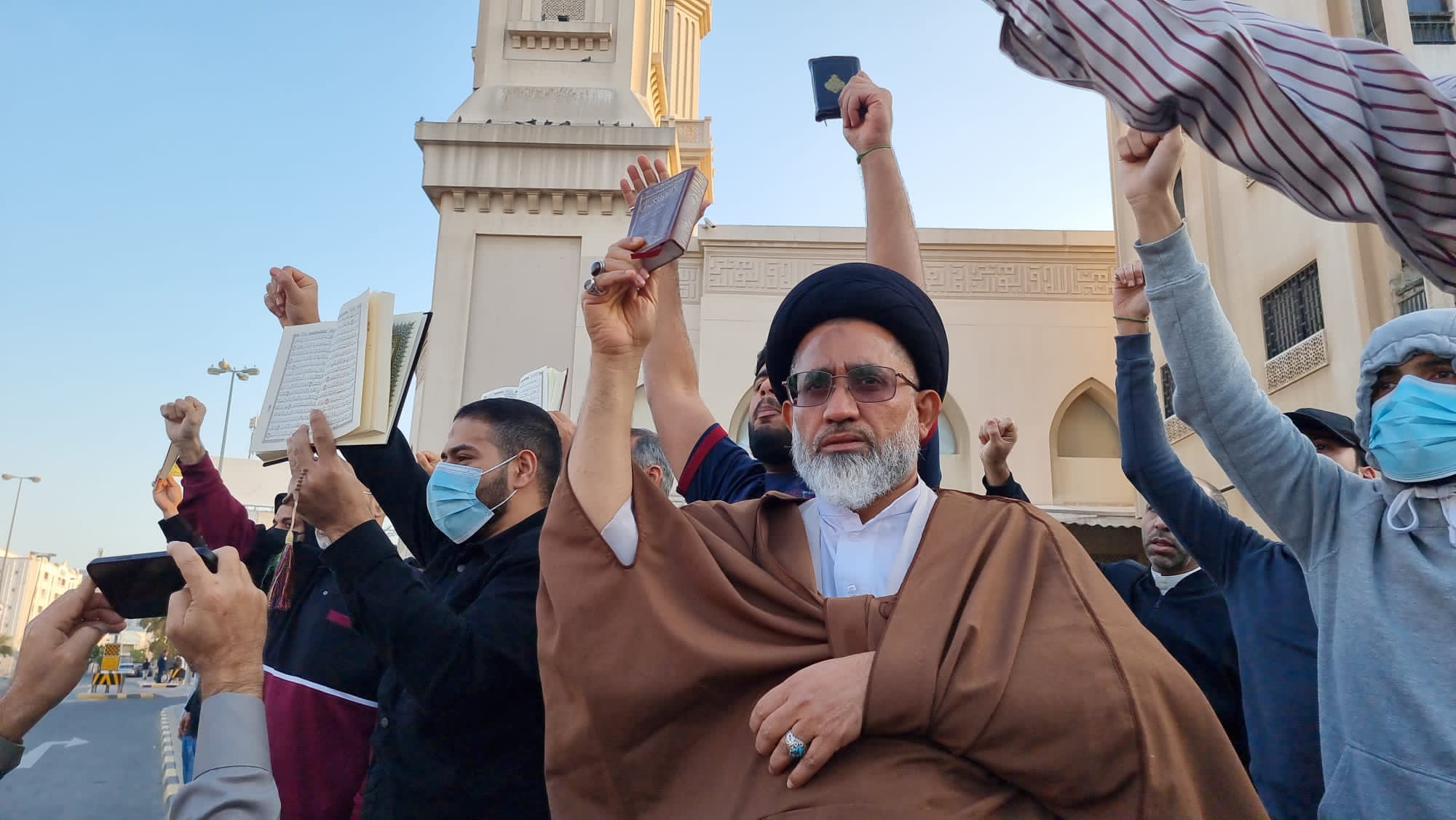 ويديو/ بازداشت شهروندان بحرینی به دلیل اعتراض به قرآن سوزی‌ در سوئد
