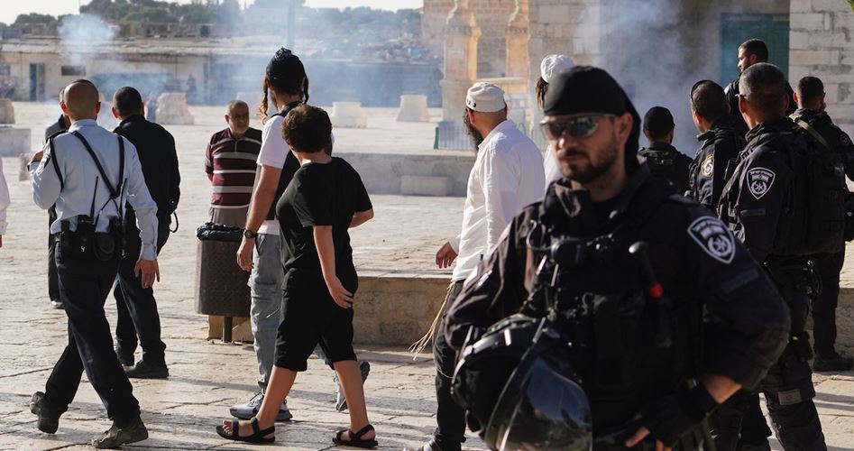 Dozens of extremist Jewish settlers storm Al-Aqsa Mosque