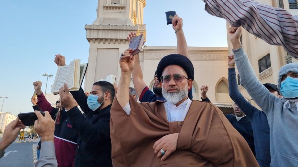 مواطنون يتقدمهم السيد مجيد المشعل يعتصمون في رأس الرمان استنكارا لحرق المصحف الشريف
