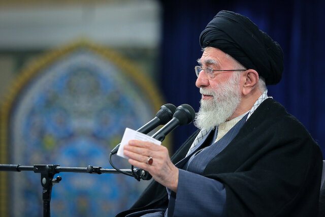 Imam Khamenei: Rapid, continuous economic growth is country's current necessity