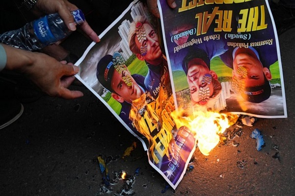 Indonesian Muslims stage protest in front of Swedish embassy in Jakarta