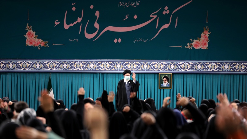 Iran, Ayatollah Khamenei: Il sistema capitalista occidentale è un sistema maschilista