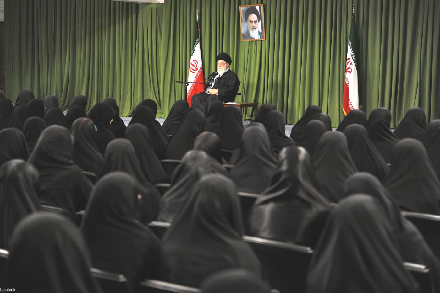 Imam Khamenei to receive group of women on Wednesday 