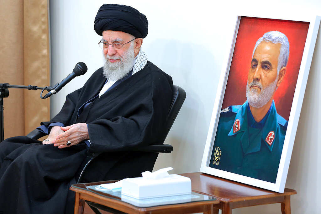 Imam Khamenei: Artistic ways should be used to tell others about exemplary models like Gen. Soleimani