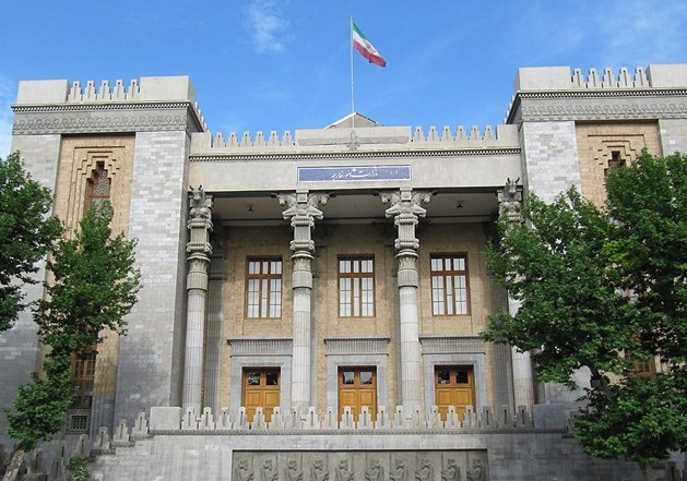 الخارجية الإيرانية: استدعينا سفير فرنسا للاحتجاج على إهانة المقدسات