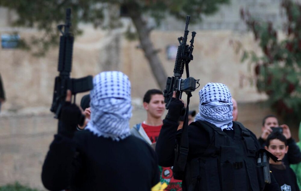 المقاومون الفلسطينيون يصدّون قوات الاحتلال الاسرائيلي خلال اقتحامها مخيم جنين