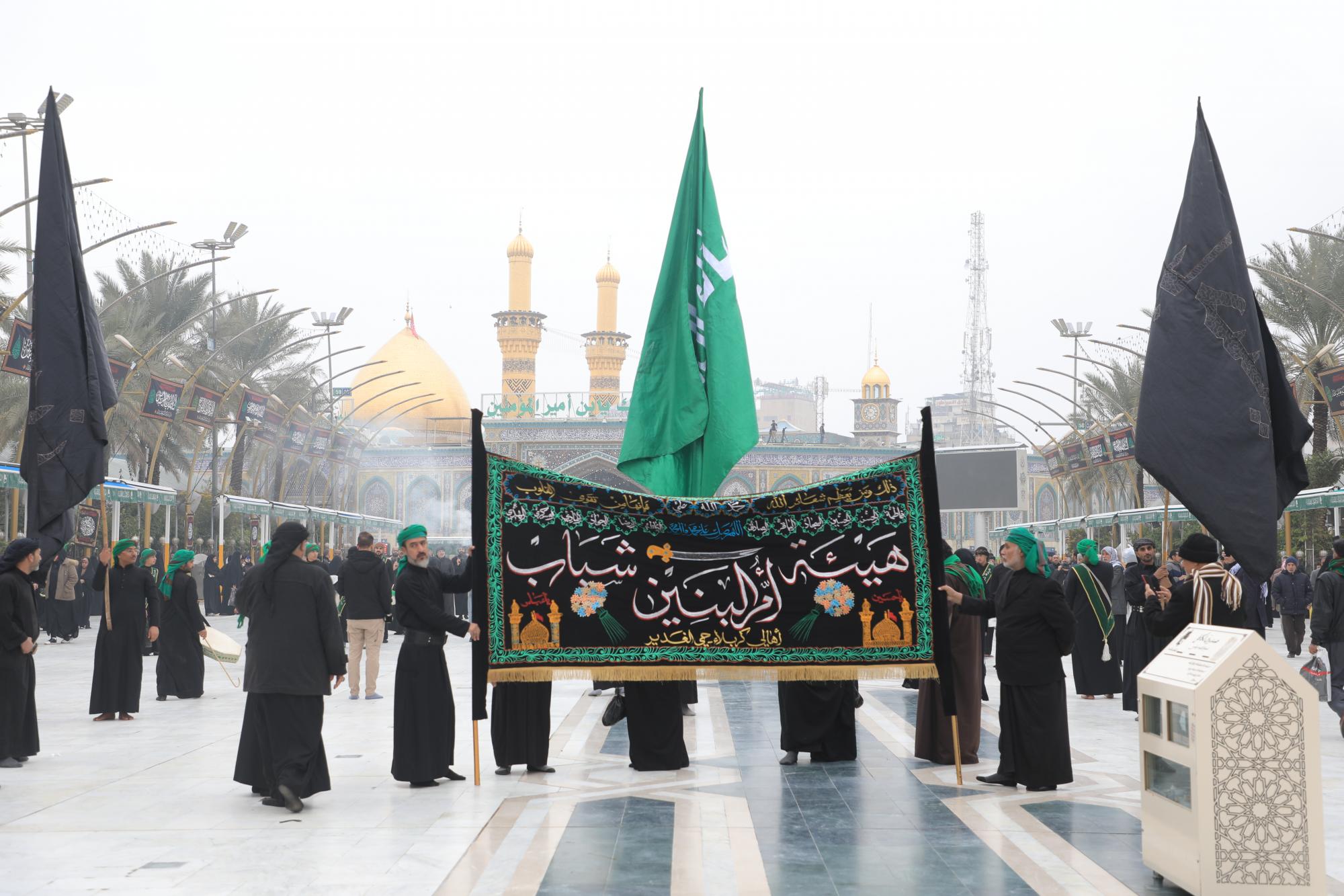 مواكب العزاء تتوافد الى مرقد أبا الفصل العباس (عليه السلام) بذكرى وفاه والدته