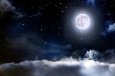 El milagro de la división de la luna del Santo Profeta mencionado en Sura Al-Qamar