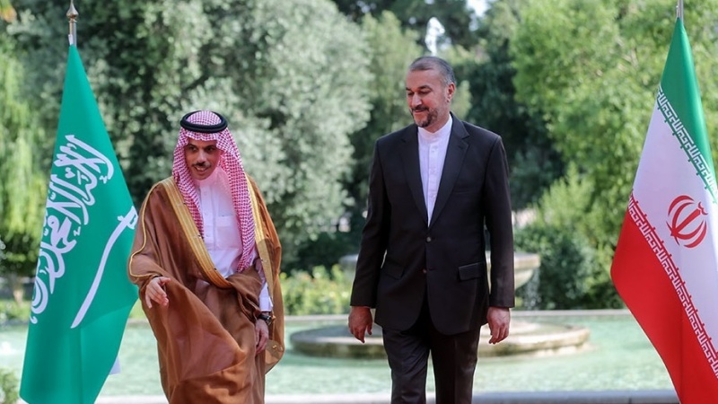  イランとサウジの外相らが電話会談、犠牲祭の祝辞交わす