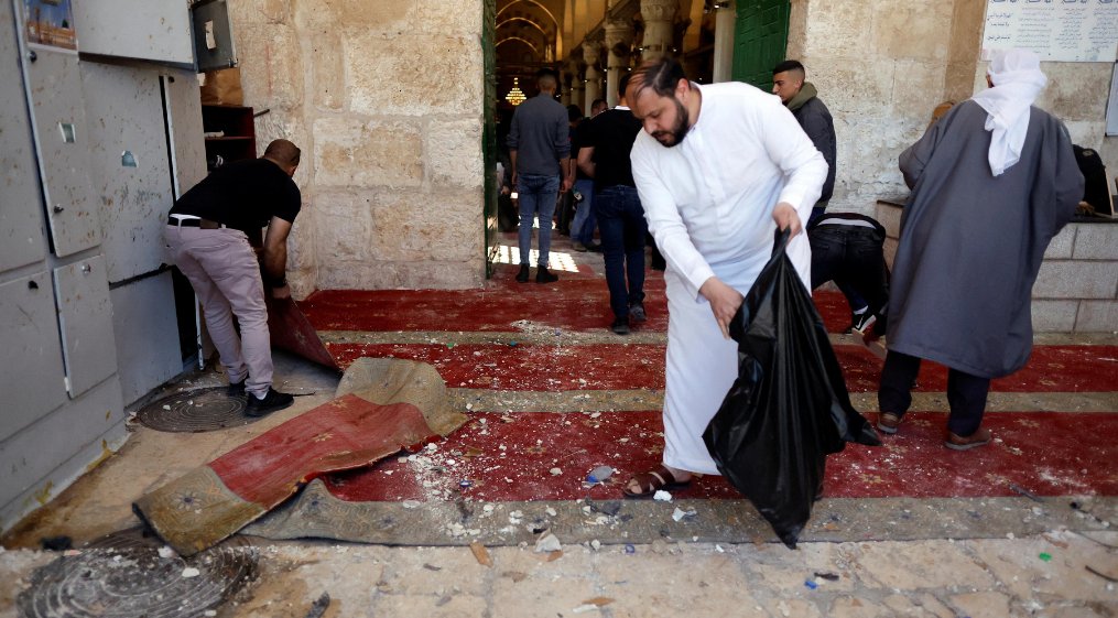 Israeli settlers attack mosque in Nablus, tear up Holy Quran