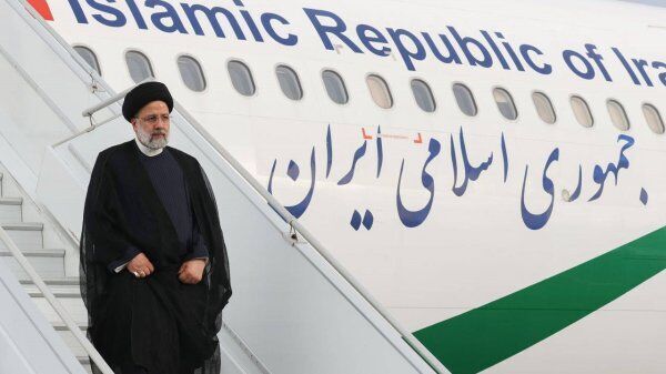 Presidente Raisi chega a Uganda