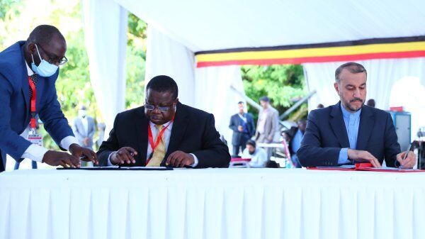 Quatro acordos de cooperação são assinados entre Irã e Uganda