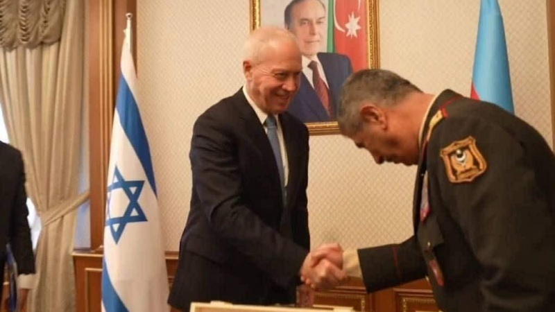 İsrail hərb naziri Bakıda özünü ev sahibi kimi aparıb