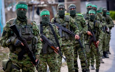 Hamas deploys anti-armor bombs against Zionist forces (+Video)