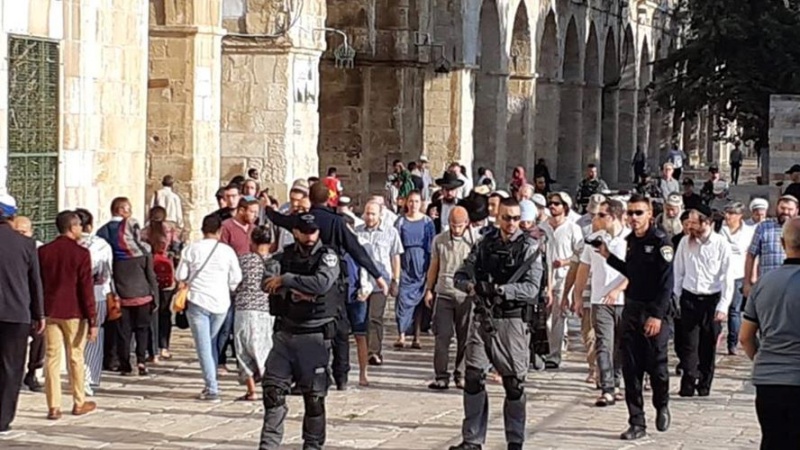 Siyonistler Mescid-i Aksa'ya baskın düzenledi