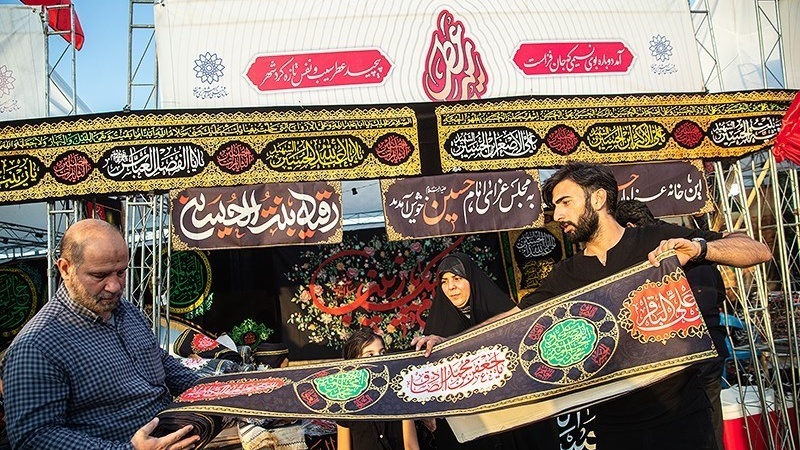 Muharam Tiba, Pameran Athr-e Sib Dibuka (1)