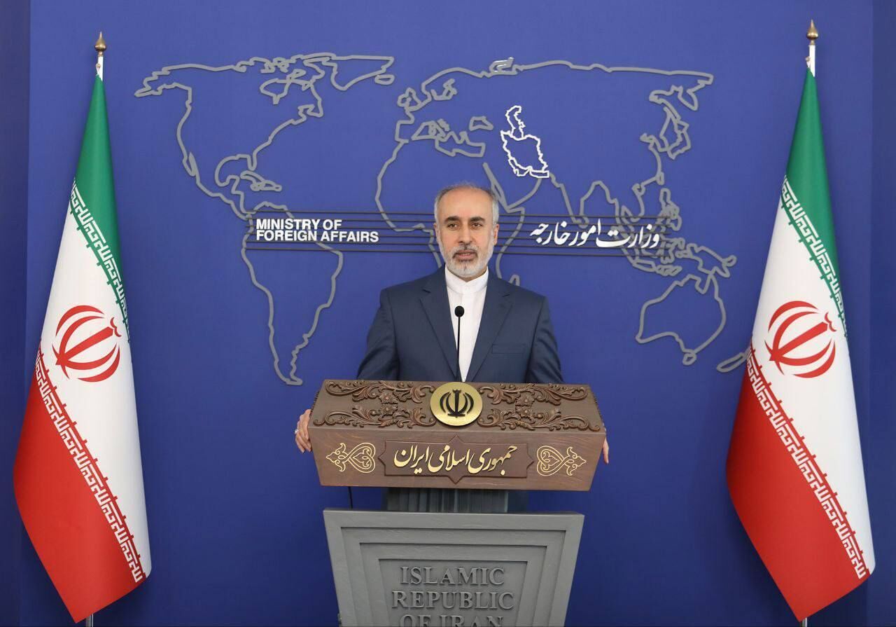 Ministério das Relações Exteriores da Pérsia pede aos cidadãos iranianos que evitem viagens desnecessárias à França
