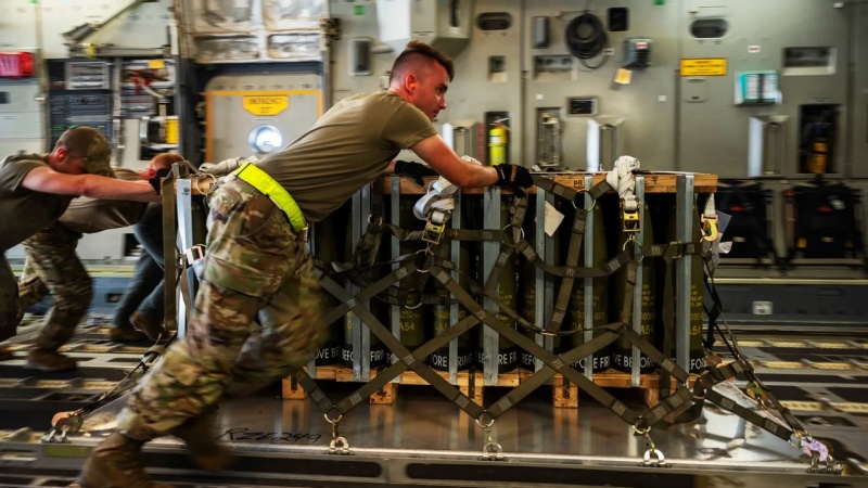 Продолжение отправки американского оружия в Украину