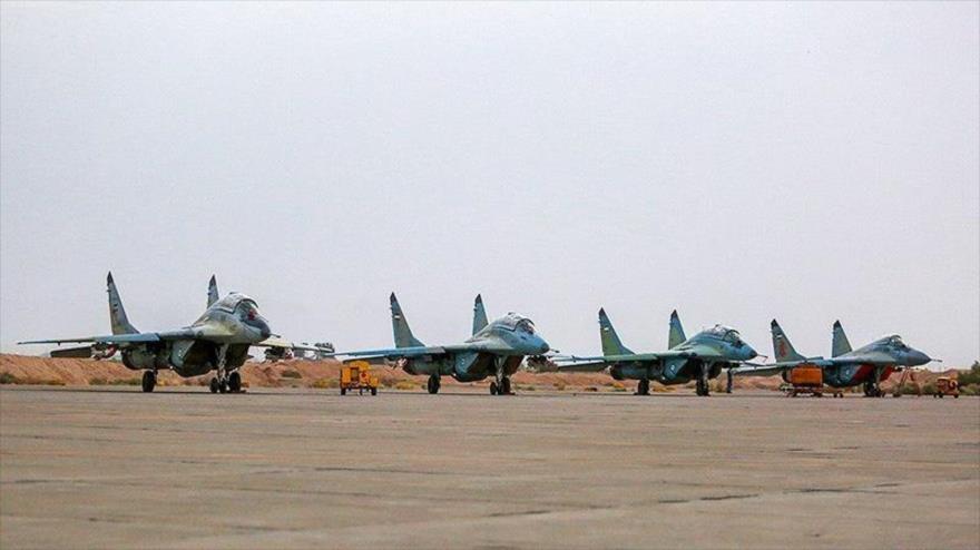  Exército do Irã inicia exercícios aéreos em larga escala