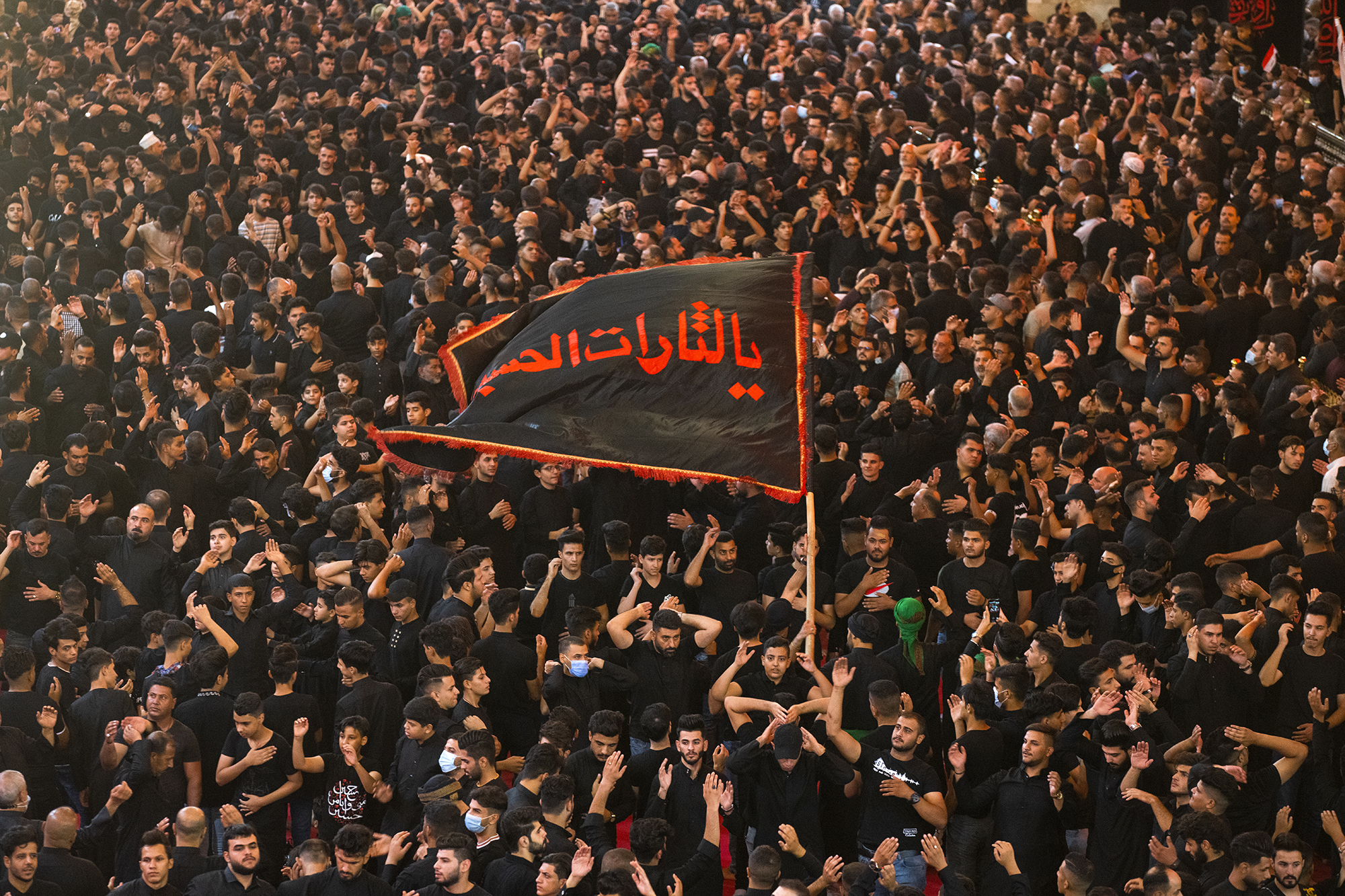 اهالی خیابان آیت‌الله طالقانی تهران دسته عزاداری برگزار می‌کنند