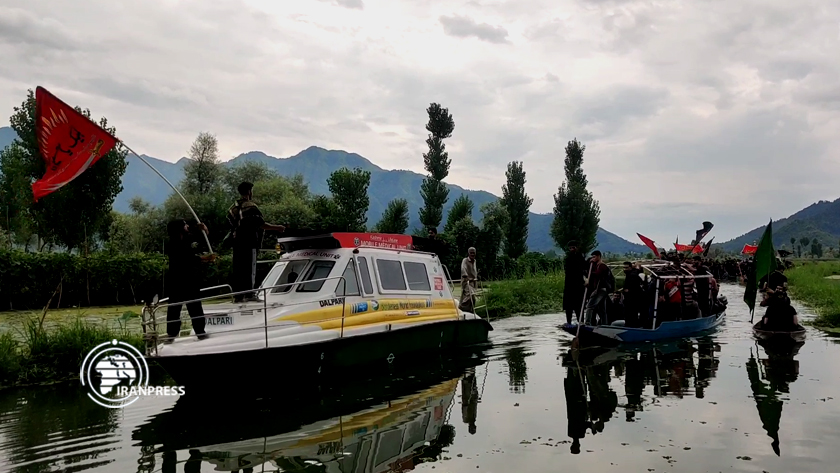 Ashura mourning by boat in Kashmir (+Photos)