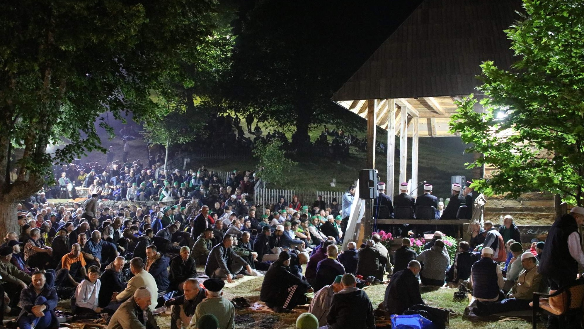 Proučen tradicionalni mevlud i zikr na Karićima