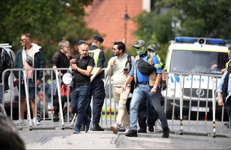 السويد تأذن مجددا بحرق المصحف الشريف والدانمارك تسعى لإيجاد أداة قانونية لمنع تكرار حوادث مماثلة