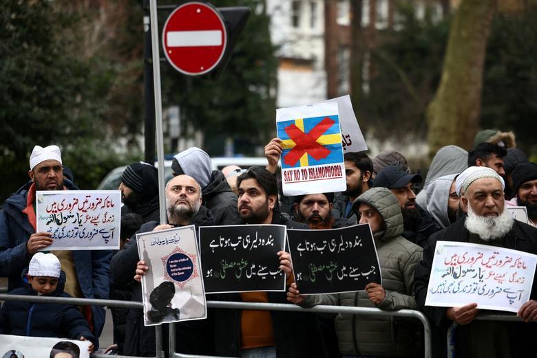Video: British Muslims vent anger over desecration of Qur'an in Sweden
