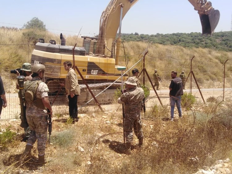 الجيش اللبناني يتصدى لجرافة إسرائيلية عند حدود ميس الجبل