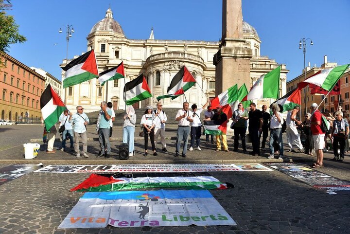 نشطاء ايطاليون ينددون بالاعتداءات الاسرائيلية على الشعب الفلسطيني