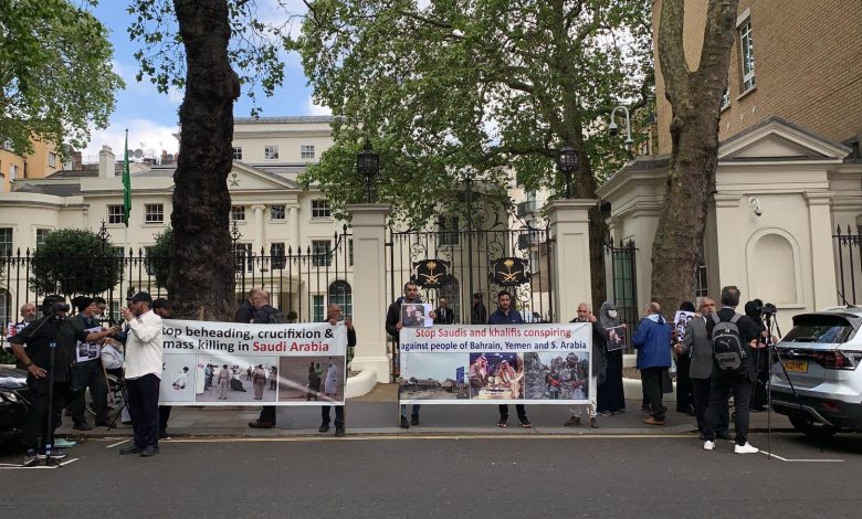تظاهرات من لندن والعراق تندد بجريمة سفك دم شابين بحرانيين من قبل السفاح السعودي