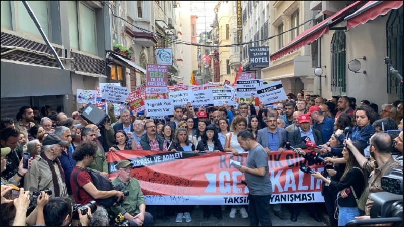 İstanbul polisi çok sayıda kişiyi gözaltına aldı