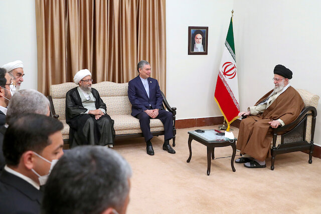 Imam Khamenei: Maintaining an appropriate status in changing world requires increased cooperation