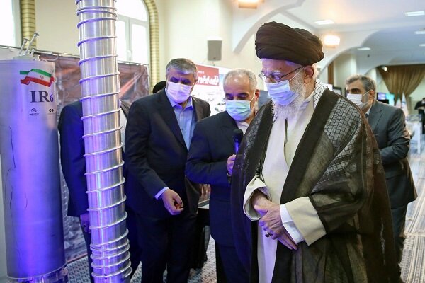Imam Khamenei visits nuclear industry achievements exhibition