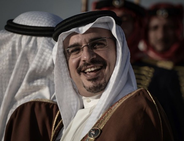 ولي العهد يمنح عوائل العسكريين الأمريكيين في البحرين الحق في العمل