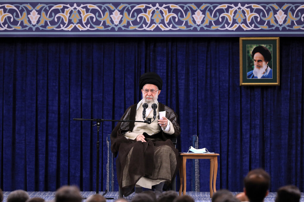 Imam Khamenei: Nuclear industry is fundamental to country’s power