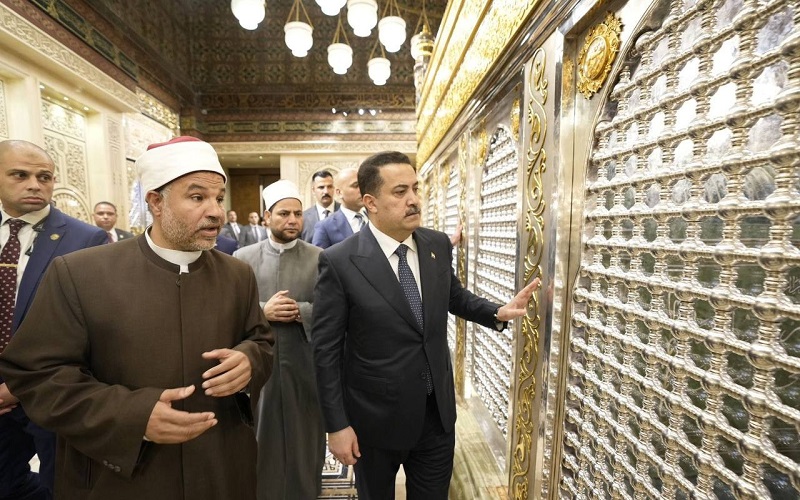 حضور نخست‌وزیر عراق در مسجد امام حسین (ع) قاهره
