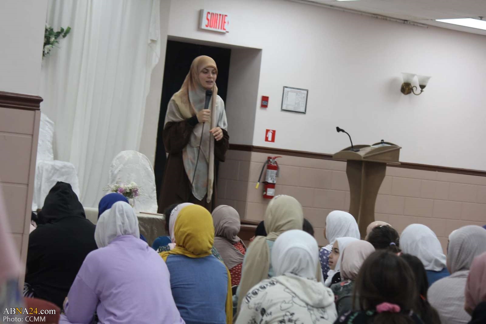 حفل بهيج بعنوان "انا والحجاب" برعاية مركز الجالية الاسلامية في مونتريال الكندية+(صور)