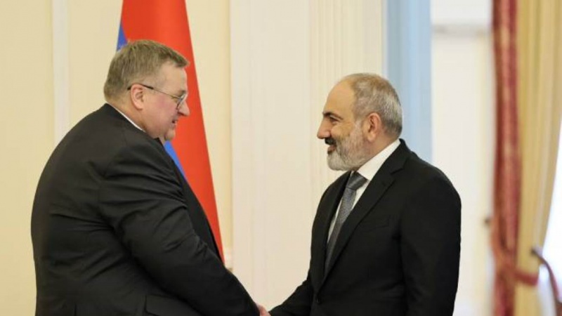 Никол Пашинјан вә Алексеј Оверчук Ермәнистан-Русија әмәкдашлығы мәсәләләрини мүзакирә едибләр