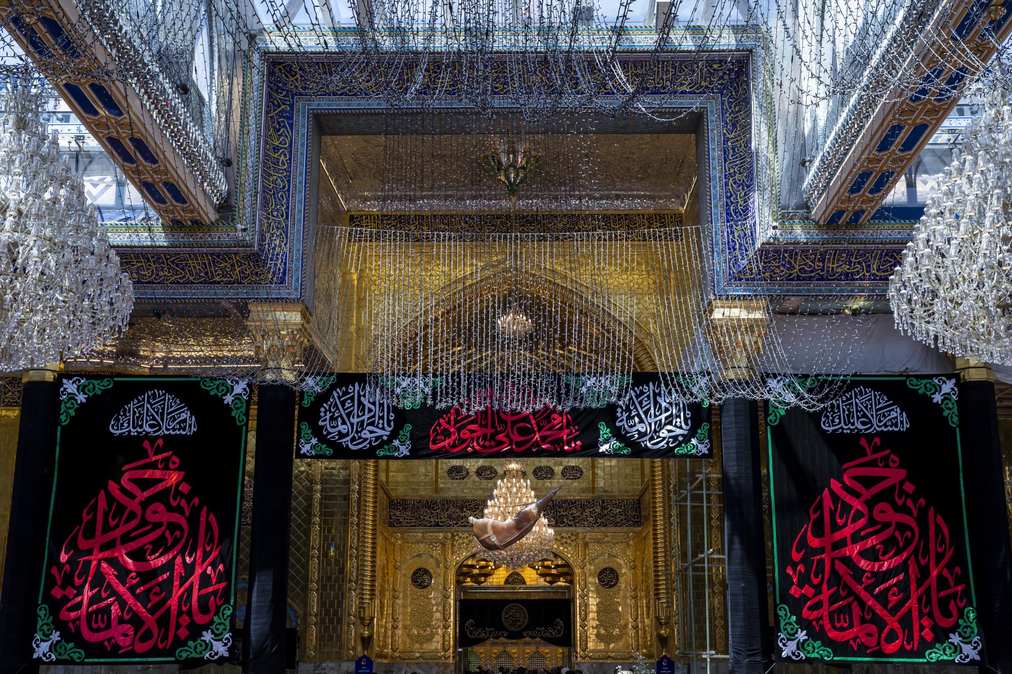 Al-Abbas shrine covered in black on martyrdom of Imam al-Jawad (+Photos)