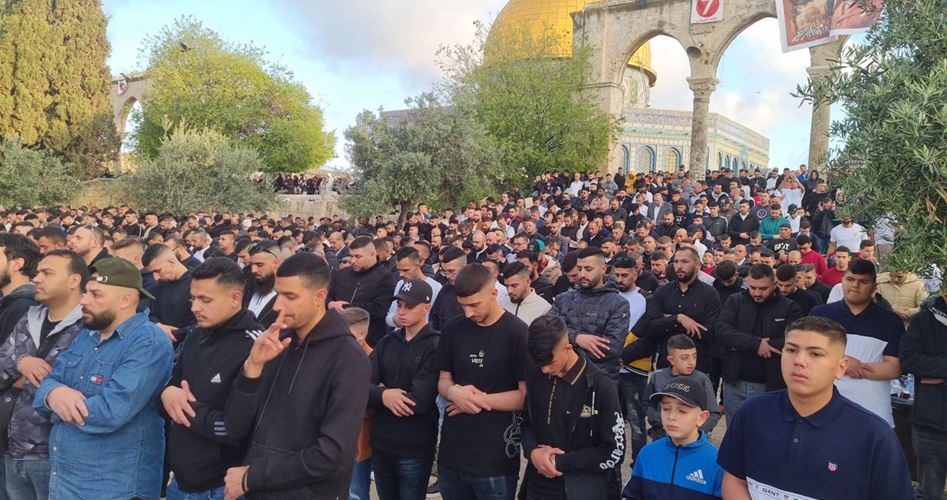 50,000 Palestinians perform Friday prayer at Aqsa Mosque