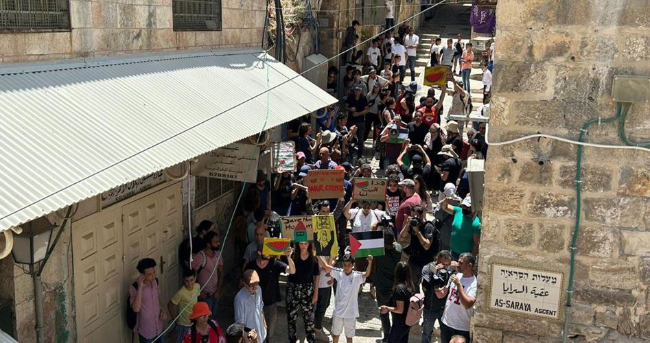 Israeli police attack Palestinian protestors in al-Quds