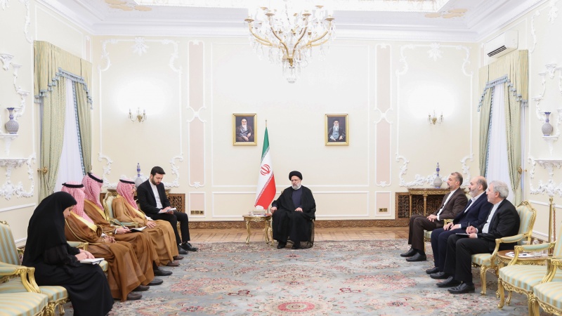 Pertemuan Menlu Saudi dengan Presiden Iran