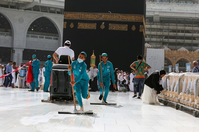 4,000 workers tasked with washing Grand Mosque 10 times a day during Hajj 