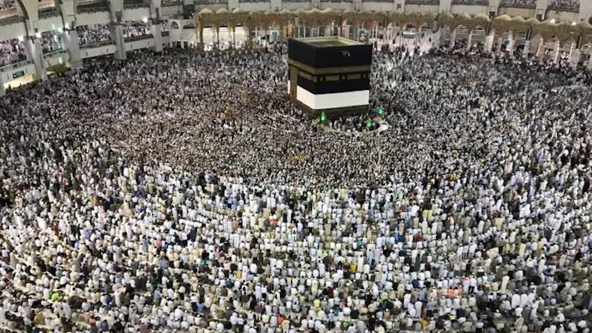 Muslimani iz cijelog svijeta u Mekki: Obilazak i molitve kraj Kabe
