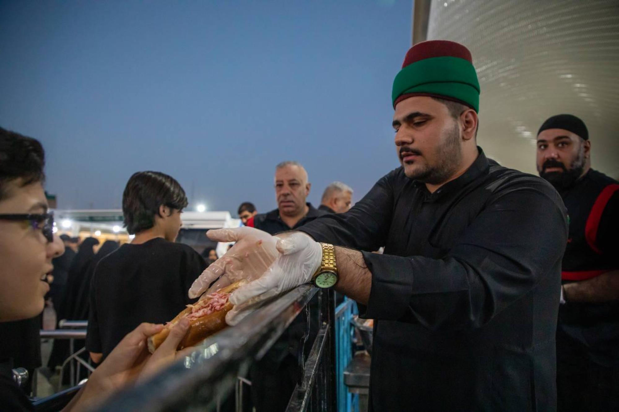 Al-Abbas shrine provide services to visitors on martyrdom of Imam al-Jawad in Kadhimiya