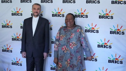 Расширение двусторонних отношений в центре внимания разговора глав МИД Ирана и ЮАР