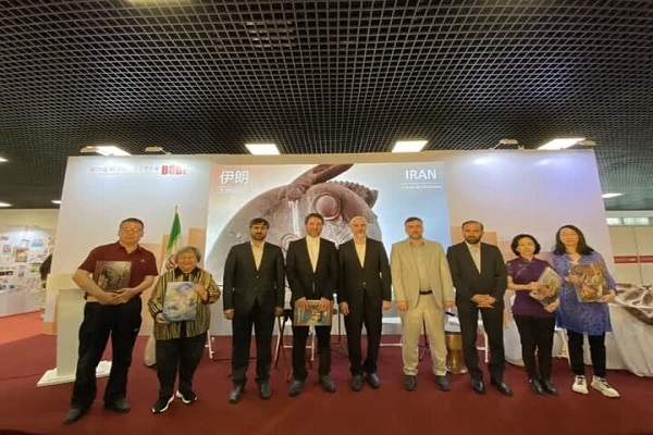 莫塔哈里教授的著作《完美的人》中文译本在北京亮相
